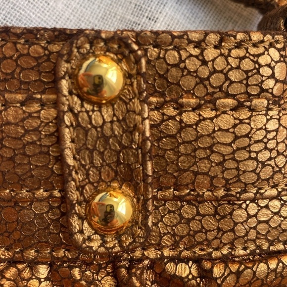 XOXO NWOT bronze metallic Y2k shoulder bag. - Picture 9 of 11